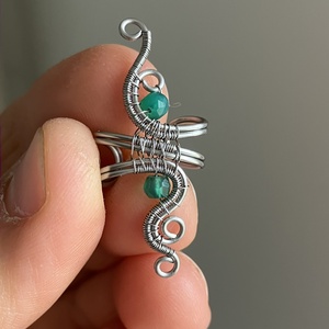 Nemesacél és zöld ónix fülgyűrű - ékszer - fülbevaló - fülgyűrű - Meska.hu