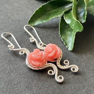 Ezüst pink rózsa fülbevaló, Ékszer, Fülbevaló, Lógó fülbevaló, Ékszerkészítés, Fémmegmunkálás, MESKA