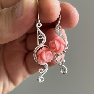 Ezüst pink rózsa fülbevaló - ékszer - fülbevaló - lógó fülbevaló - Meska.hu
