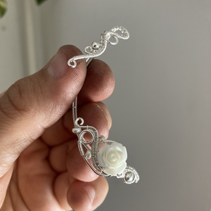 Ezüst és fehár rózsa fülékszer, Ékszer, Fülbevaló, Fülékszer, Ékszerkészítés, Fémmegmunkálás, MESKA