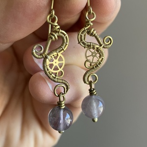 Juno Hercegnő - sárgaréz ametiszt fülbevaló - ékszer - fülbevaló - lógó fülbevaló - Meska.hu