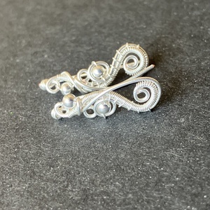 Ezüst kúszó fülbevaló - ékszer - fülbevaló - pötty fülbevaló - Meska.hu