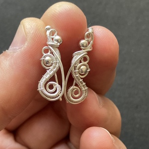 Ezüst kúszó fülbevaló - ékszer - fülbevaló - pötty fülbevaló - Meska.hu