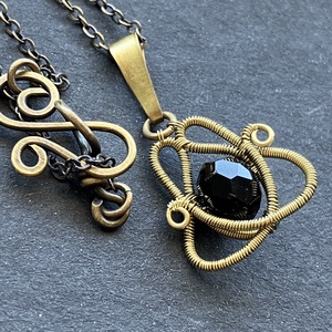 Sárgaréz és fekete nyaklánc, Ékszer, Nyaklánc, Medálos nyaklánc, Ékszerkészítés, Fémmegmunkálás, MESKA