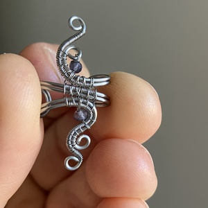 Nemesacél és iolit fülgyűrű - ékszer - fülbevaló - fülgyűrű - Meska.hu