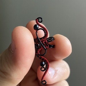 Fekete és piros nagy fülgyűrű - ékszer - fülbevaló - fülgyűrű - Meska.hu