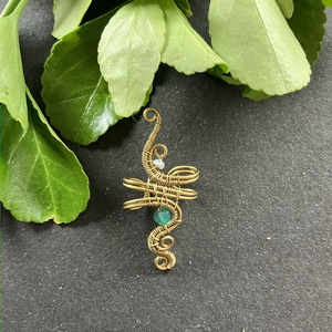 Sárgaréz fülgyűrű gyönggyel és zöld ónixxal, Ékszer, Fülbevaló, Fülgyűrű, Ékszerkészítés, Fémmegmunkálás, MESKA