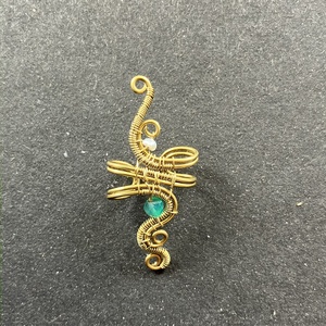 Sárgaréz fülgyűrű gyönggyel és zöld ónixxal - ékszer - fülbevaló - fülgyűrű - Meska.hu