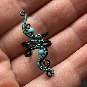 Fekete és türkiz fülgyűrű - ékszer - fülbevaló - fülgyűrű - Meska.hu