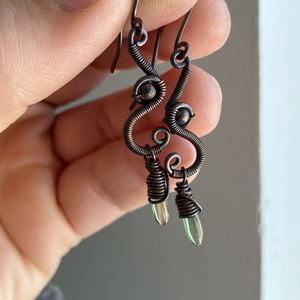 Réz és zöld fülbevaló - ékszer - fülbevaló - lógó fülbevaló - Meska.hu