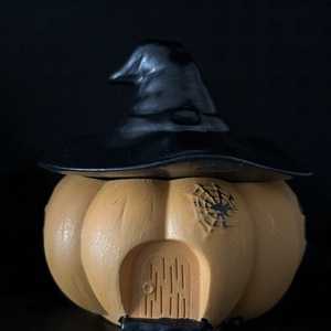 Boszorkánykalapos tökházikó  kézzel festett kerámia dekoráció, Otthon & Életmód, Dekoráció, Halloween, Halloweeni dekoráció, , MESKA