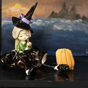 Ücsörgő lógó lábú boszi boszorka kézműves dekoráció - otthon & életmód - dekoráció - halloween - halloweeni dekoráció - Meska.hu