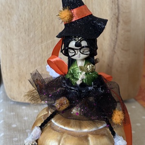Boszi baba tökön csücsül - otthon & életmód - dekoráció - halloween - halloweeni asztaldísz - Meska.hu