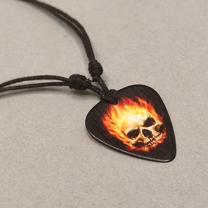 Mindörökké rock - gitárpengetős csúszócsomós nyaklánc lángoló koponyás motívummal - ékszer - nyaklánc - medálos nyaklánc - Meska.hu