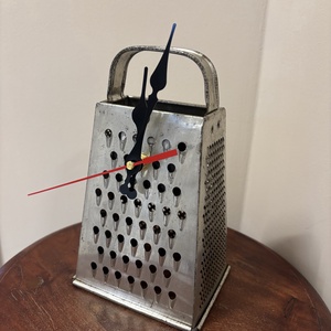 Régi reszelő, sajt reszelő óra - otthon & életmód - dekoráció - fali és függő dekoráció - falióra & óra - Meska.hu