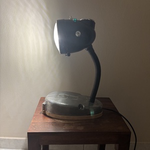 Riga, Komár, Romet motor alkatrész lámpa, asztali lámpa, Otthon & Életmód, Lámpa, Asztali lámpa, Famegmunkálás, Fémmegmunkálás, Régi motor alkatrészekből készült egyedi asztali lámpa., MESKA