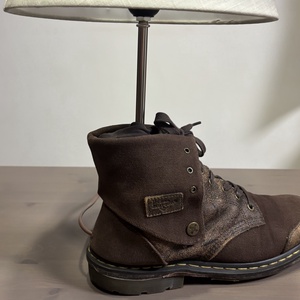 Egyedi Dr Martens bakancs lámpa, asztali lámpa - otthon & életmód - lámpa - asztali lámpa - Meska.hu