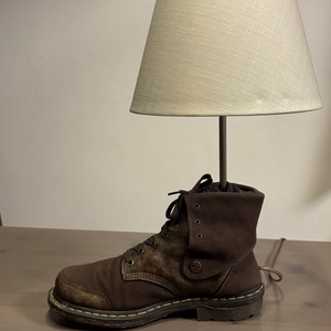 Egyedi Dr Martens bakancs lámpa, asztali lámpa - otthon & életmód - lámpa - asztali lámpa - Meska.hu