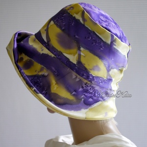 DERBY-LUX - exkluzív kézzel festett selyem düsessz kalap / lila, sárga - ruha & divat - sál, sapka, kendő - kalap - Meska.hu
