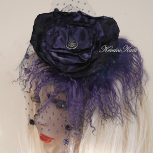  FASCINATOR / sötétlila  - PIN-UP alkalmi kalapka, fejdísz - Meska.hu