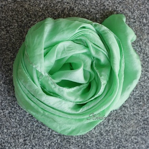 HABOTAI KENDŐ - batikolt hernyóselyem pille-kendő / tavasz-zöld - ruha & divat - sál, sapka, kendő - kendő - Meska.hu