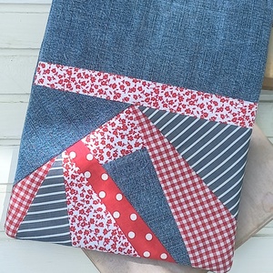 Patchwork betétes könyvtok/könyvtartó - könyv & zene - könyvtok - Meska.hu