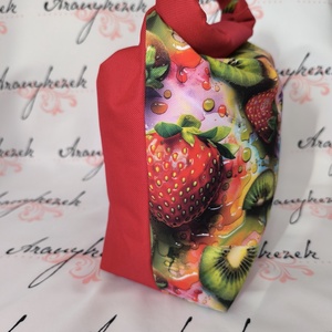 Eper és kivi mintás-Vízálló uzsonnás tasak kézben vihető-PUL béléssel-Vállon is viheted egy megvásárolható pánttal - táska & tok - uzsonna- & ebéd tartó - ebéd tasak, doboz - Meska.hu