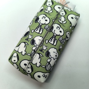Snoopy-bélelt papírzsebkendő tartó, Táska & Tok, Pénztárca & Más tok, Zsebkendőtartó tok, Varrás, Mindenmás, Prémium minőségű beavatott anyagból készült .
Béleltem hozzá passzoló anyaggal.
 Külső anyag mereví..., MESKA