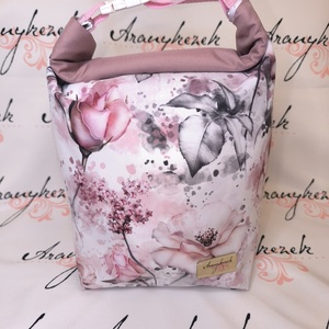 Rózsás-Vízálló uzsonnás tasak kézben vihető-PUL béléssel-Vállon is viheted egy megvásárolható pánttal, Táska & Tok, Uzsonna- & Ebéd tartó, Ebéd tasak, doboz, Varrás, Mindenmás, MESKA