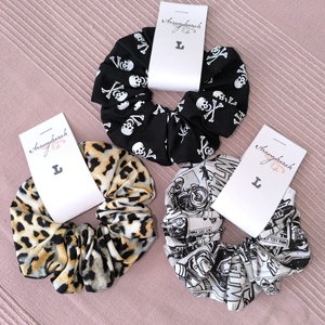 Rendlésre készült scrunchie-textil hajgumi L méretben  - Meska.hu