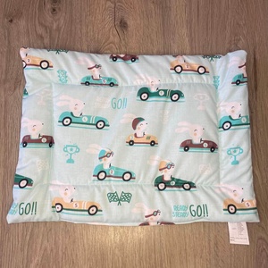 Baba/ovis lapos párna, Baba - mama, Baba ágynemű, Szett kiságyba, , 
Lapos kialakítású ovis kispárna.
Vékony, műszál töltetű párna kisgyermekek számára, kb. 30×40 cm-e..., MESKA
