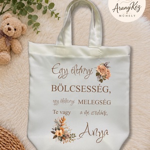 Ajándék átadó szatyor - anyák napjára, Táska & Tok, Bevásárlás & Shopper táska, Shopper, textiltáska, szatyor, Varrás, Méret: +/- 33x35 cm

? Ajándékátadó szatyor – egy csipetnyi szeretet már az átadás pillanatában
Van..., MESKA