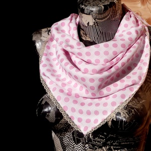 Babapöttyös kis kendő (csipkés, rózsaszín-fehér) -  - Meska.hu