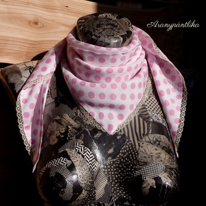 Babapöttyös kis kendő (csipkés, rózsaszín-fehér) -  - Meska.hu