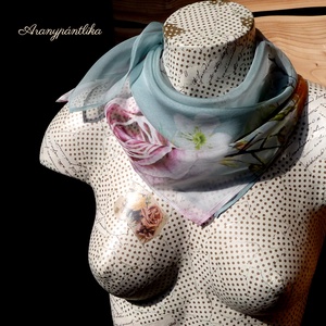 Halvány türkiz hernyóselyem kendő   -  - Meska.hu