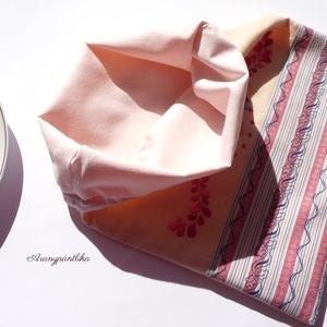 Kézzel hímzett konyhai tároló zsák/ kenyeres zsák (hímzett, vajszínű-kék-piros) - Aranypántlika - táska & tok - bevásárlás & shopper táska - kenyeres zsák - Meska.hu