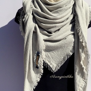 Bézs óriás kendő - Aranypántlika - ruha & divat - sál, sapka, kendő - kendő - Meska.hu Bézs óriás kendő - Aranypántlika - ruha & divat - sál, sapka, kendő - kendő - Meska.hu