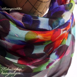 Kaleidoszkóp hernyóselyem kendő (57 x 57 cm) - ruha & divat - sál, sapka, kendő - kendő - Meska.hu Kaleidoszkóp hernyóselyem kendő (57 x 57 cm) - ruha & divat - sál, sapka, kendő - kendő - Meska.hu