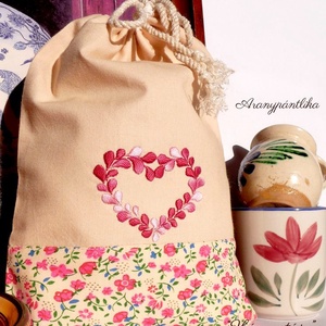 Kézzel hímzett textilzsák (bordó szívvel), Táska & Tok, Bevásárlás & Shopper táska, Shopper, textiltáska, szatyor, Varrás, Hímzés, MESKA