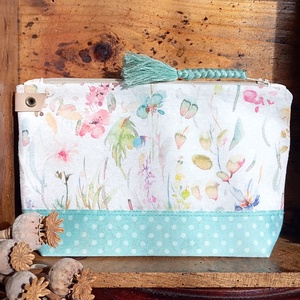 Tavaszi virágos neszeszer (menta pöttyös) - táska & tok - neszesszer - Meska.hu