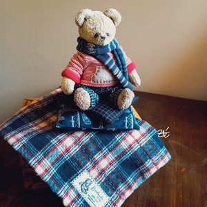 Mini mackó fiú csíkos pulcsiban - játék & sport - plüssállat & játékfigura - plüss mesefigurák - Meska.hu