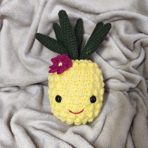 Horgolt ananász , Játék & Sport, Gyerekkonyha, Játék gyümölcsök és zöldségek, , Kézzel horgolt, egyedi ananász akril fonalból.
Kb. 21 cm magas, így vidám és különleges dísze lehet..., MESKA