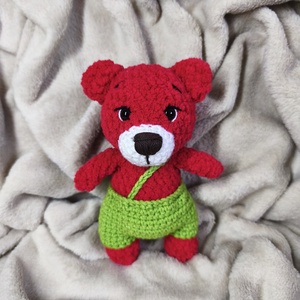 Horgolt piros maci - Meska.hu