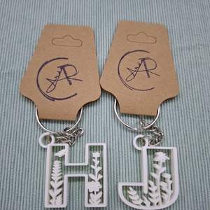 Virágos betű kulcstartó - Meska.hu