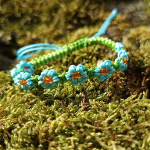 Anyák napi tavaszi virágos karkötő , Ékszer, Karkötő, Gyöngyös karkötő, Csomózás, MESKA