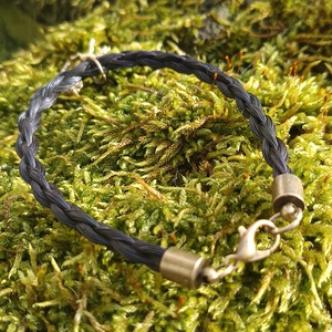 Egyedi medálos lószőr karkötő - ékszer - karkötő - fonott karkötő - Meska.hu