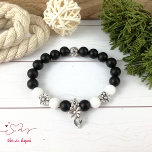 Fekete fehér virágok jade ónix ásvány karkötő - ékszer - karkötő - bogyós karkötő - Meska.hu