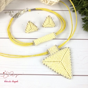 Vanília háromszög nyaklánc karkötő fülbevaló egyedi gyöngyékszer anyák napja ballagás évzáró karácsony szülinap névnap  - ékszer - ékszerszett - Meska.hu