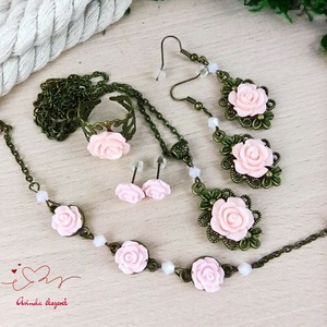 #11 rózsaszín rózsás szett nyaklánc fülbevalók karkötő gyűrű esküvő alkalmi koszorúslány örömanya menyasszony násznagy - ékszer - ékszerszett - Meska.hu
