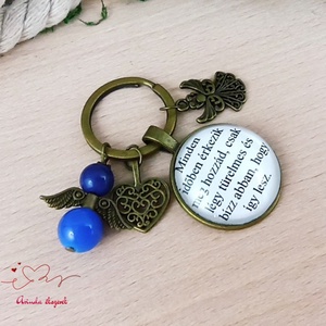 Minden időben érkezik feliratos üveglencsés kulcstartó táskadísz kék angyalkával pedagógus szülinap névnap karácsony - táska & tok - kulcstartó & táskadísz - kulcstartó - Meska.hu